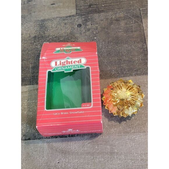 Hallmark lighted Lacy brass ornament Xmas decor - Picture 1 of 3